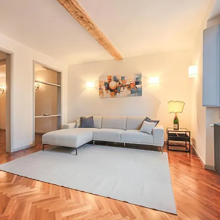 - Living In Oltrarno * Florence