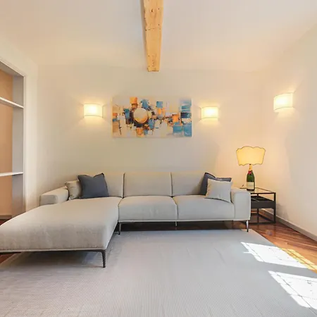 - Living In Oltrarno * Florence
